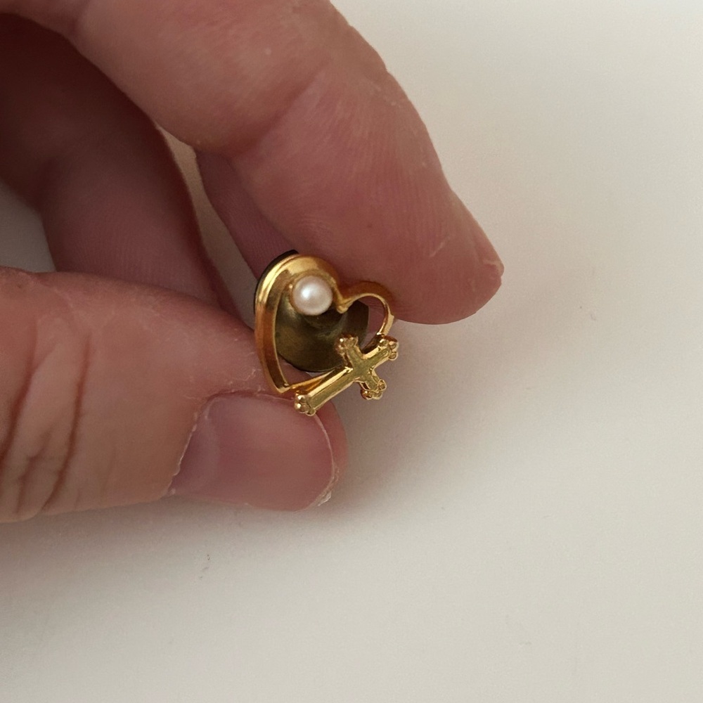 🔥$2 Gold Heart and Pearl tie tac pin